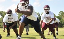 0503_TCSP_TC_SPT_sl_football1_t607 three point stance